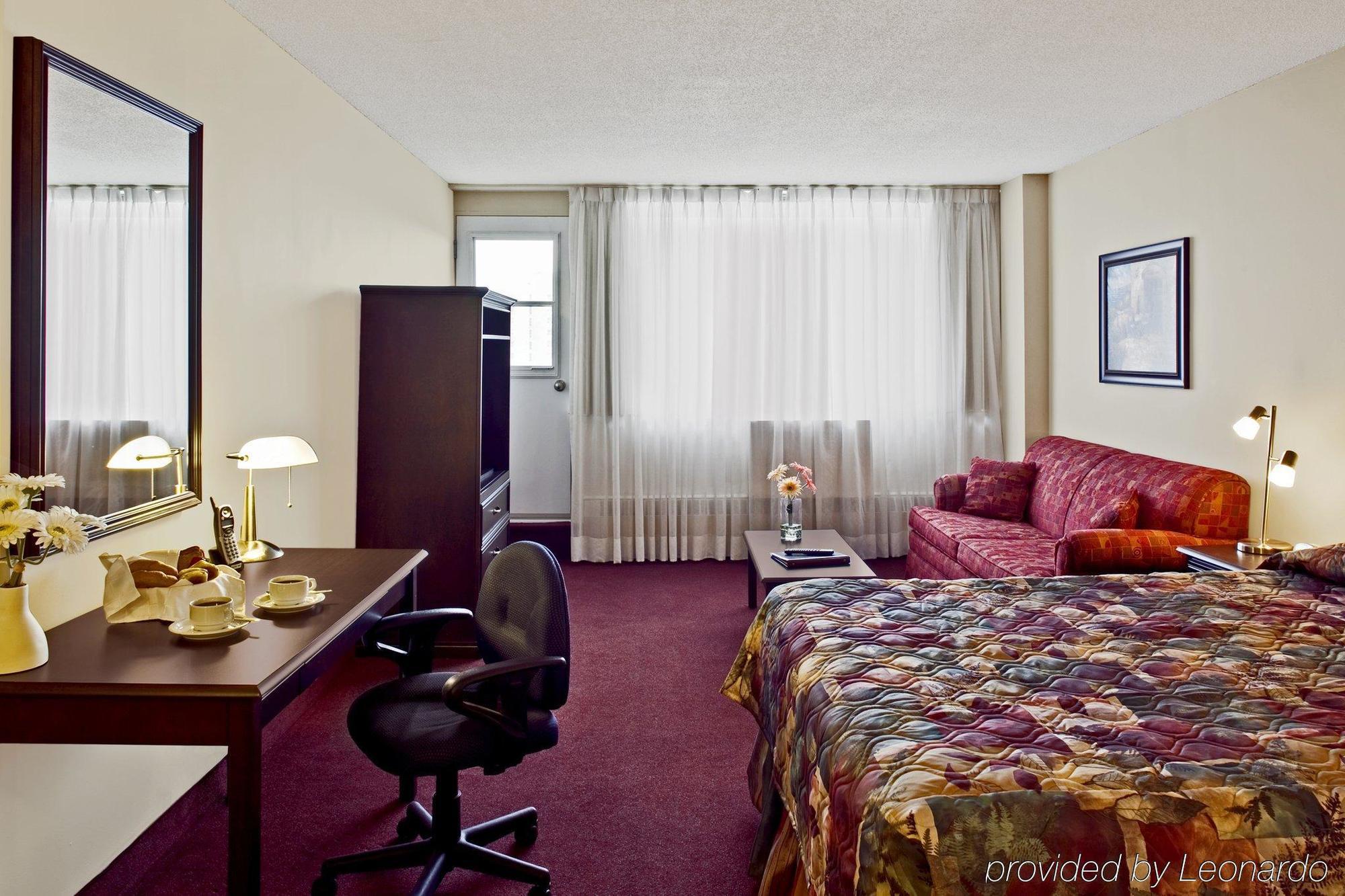 La Tour Belvedѐre Hotel Montreal Room photo